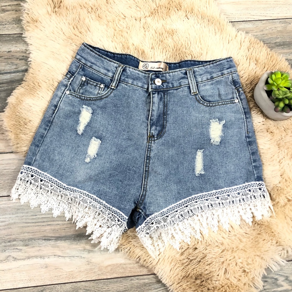 Boutique Medium Jean shorts distressed with lace